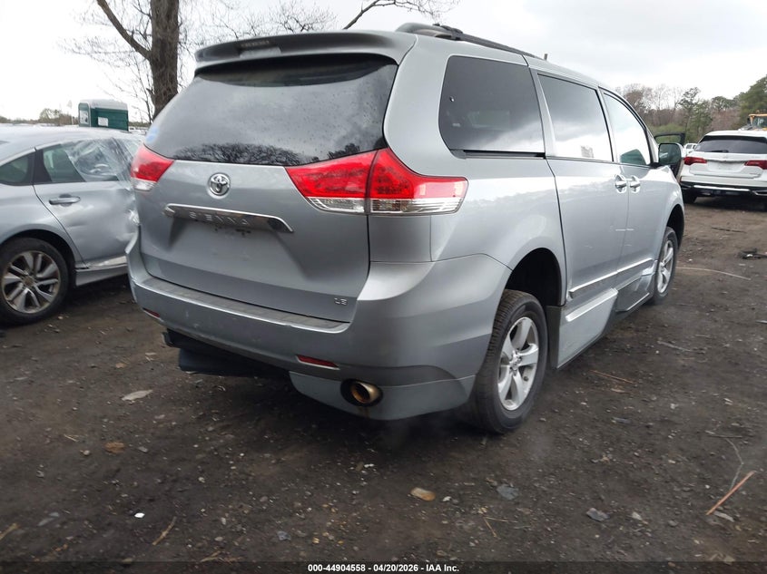 2013 Toyota Sienna Le V6 8 Passenger