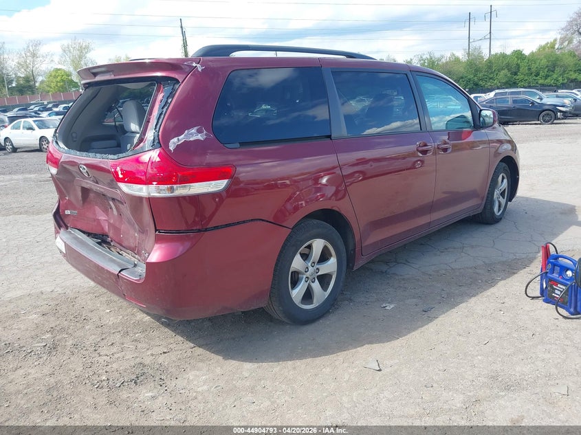 2013 Toyota Sienna Le V6 8 Passenger
