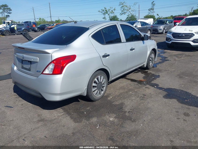 2015 Nissan Versa 1.6 S+