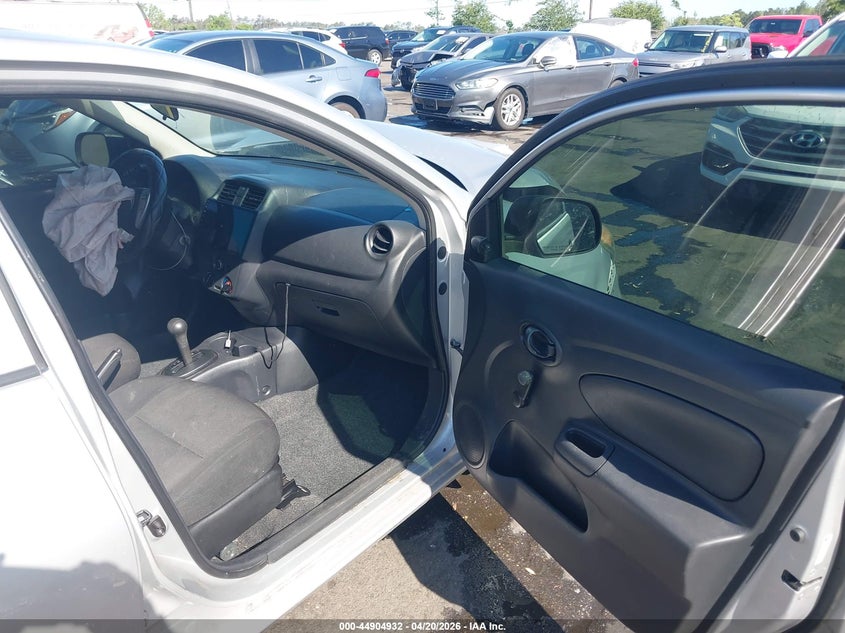 2015 Nissan Versa 1.6 S+