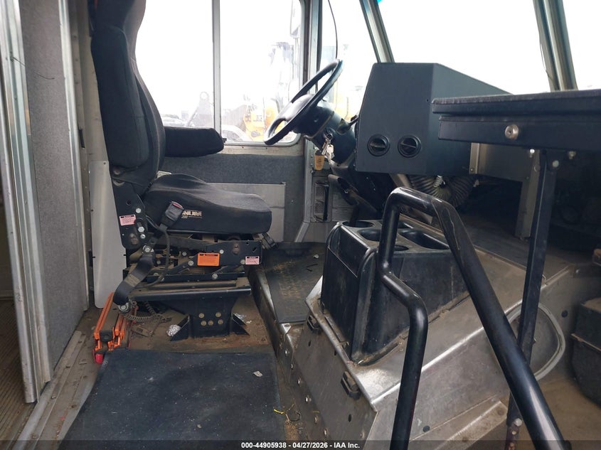 2013 FORD F-59 COMMERCIAL STRIPPED auction photo 6