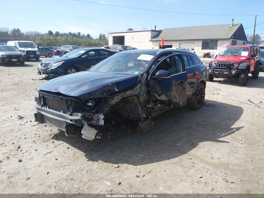 Vin: yv1612sk2f1233778, lot: 45403411, volvo v60 t5 premier 20152
