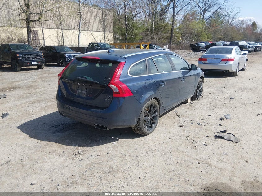 Vin: yv1612sk2f1233778, lot: 45403411, volvo v60 t5 premier 20154