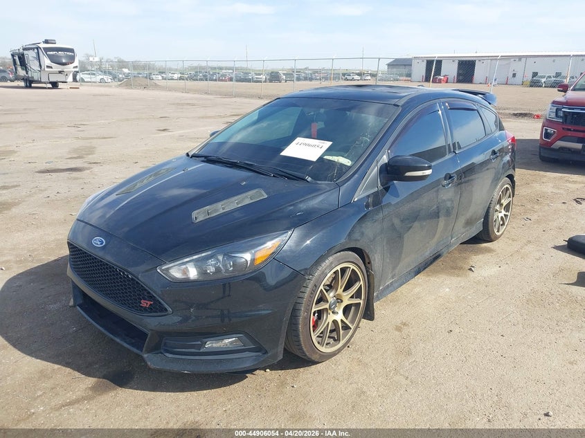 Vin: 1fadp3l95hl235700, lot: 45403423, ford focus st 20172