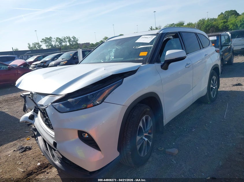 2022 Toyota Highlander Xle 5TDHZRAH5NS553331 photo 1