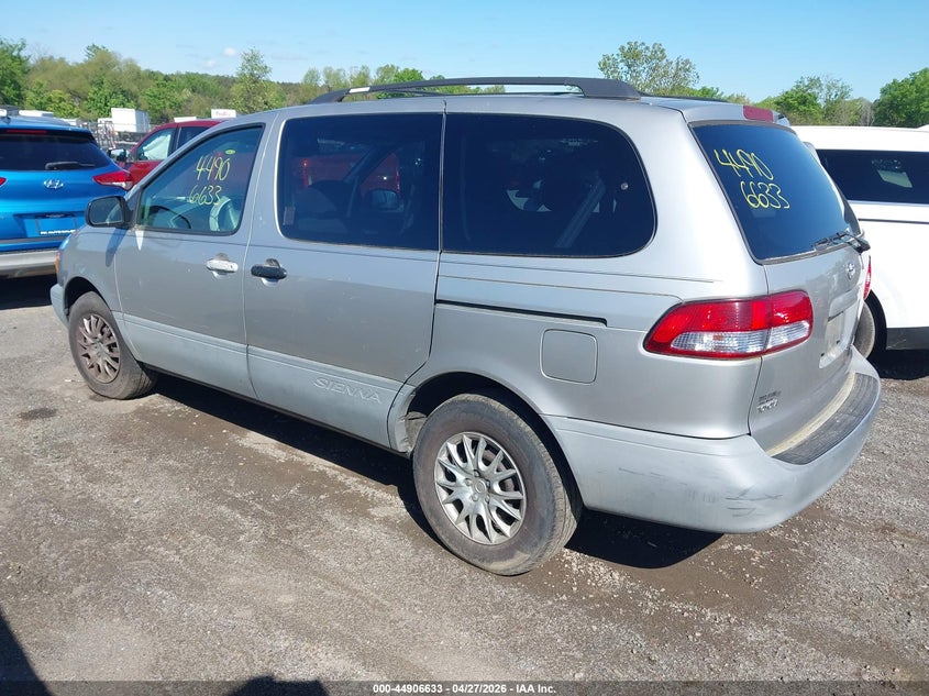2002 Toyota Sienna Le