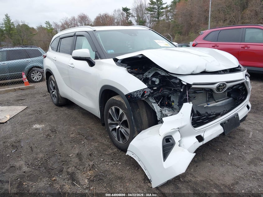 2024 TOYOTA HIGHLANDER XLE