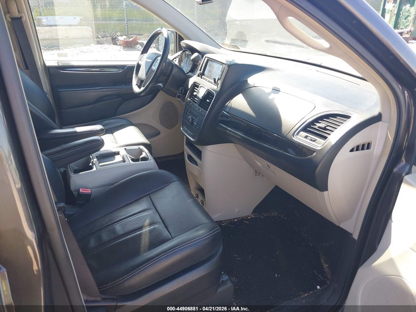 2015 Chrysler Town & Country Touring