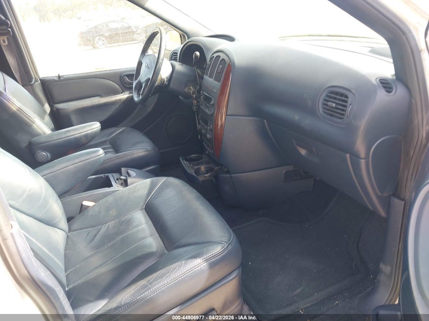 2002 Chrysler Town & Country Lxi