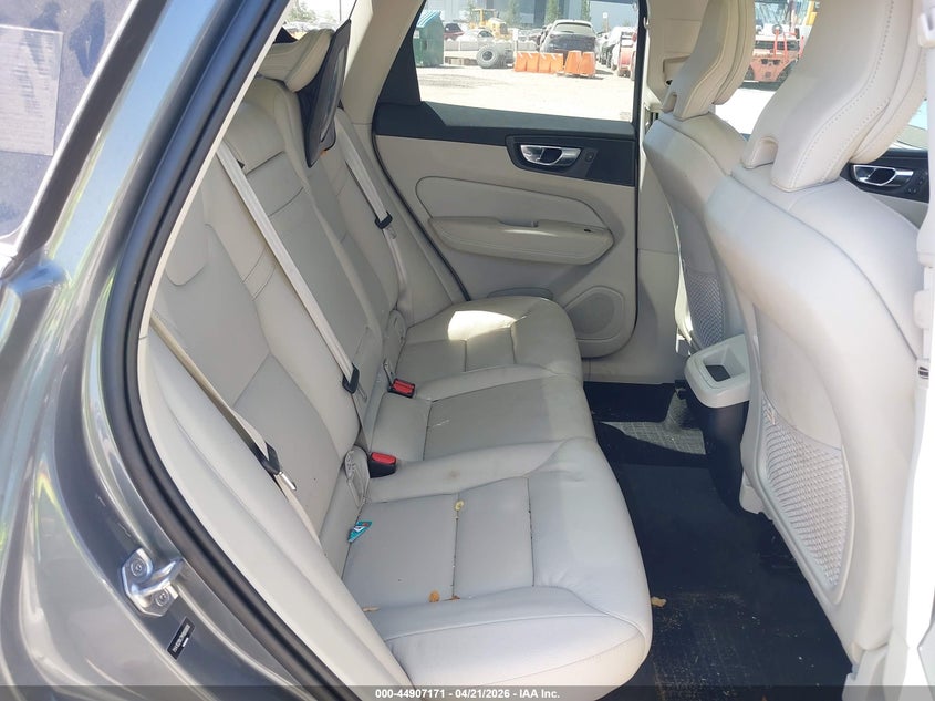 2021 Volvo Xc60 T5 Momentum VIN: YV4102RK7M1868806 Lot: 44907171