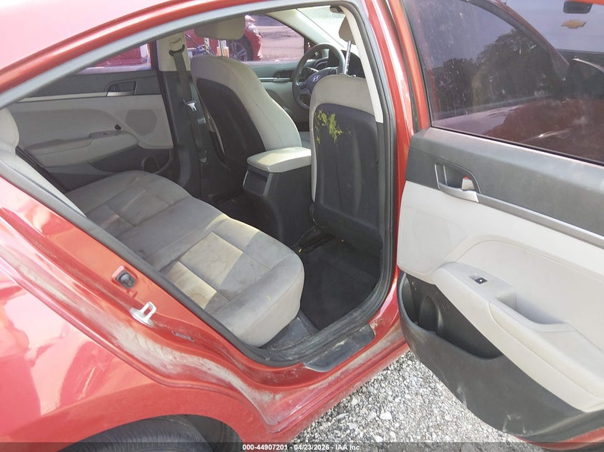 VIN 5NPD74LFXHH174550 2017 HYUNDAI ELANTRA SE