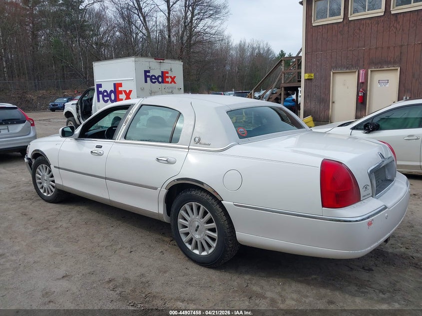 2003 Lincoln Town Car Signature