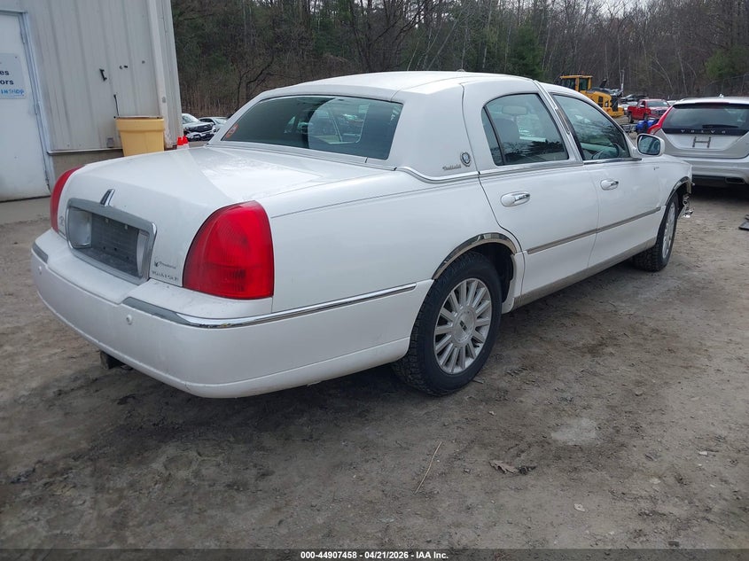 2003 Lincoln Town Car Signature