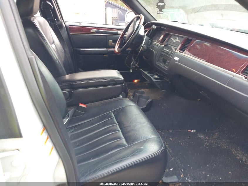 2003 Lincoln Town Car Signature