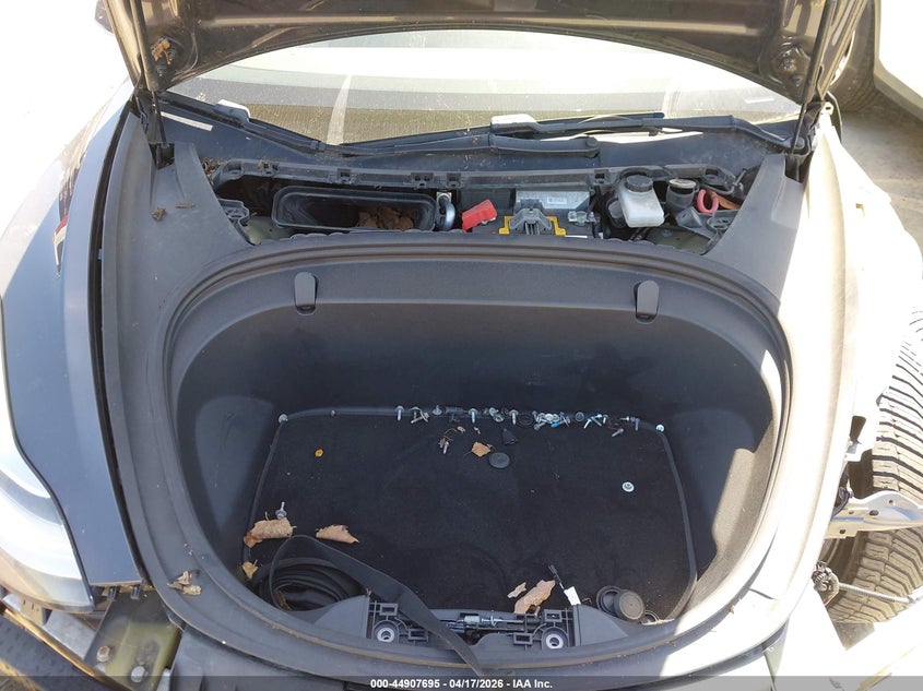 2018 Tesla Model 3 Long Range/Performance VIN: 5YJ3E1EB1JF069104 Lot: 44907695