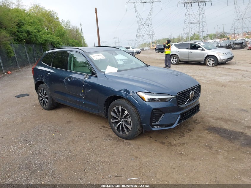 2024 Volvo Xc60 B5 Core Dark Theme