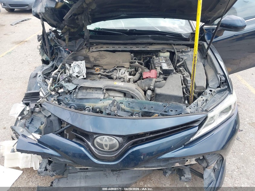 VIN 4T1B11HK5JU645928 2018 TOYOTA CAMRY LE