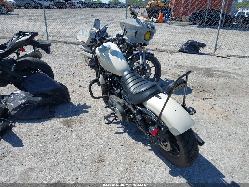 2022 HARLEY-DAVIDSON IRON MOTO 2