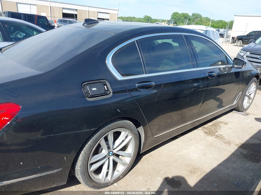 VIN: WBA7F0C51JGM23437 2018 BMW 750I