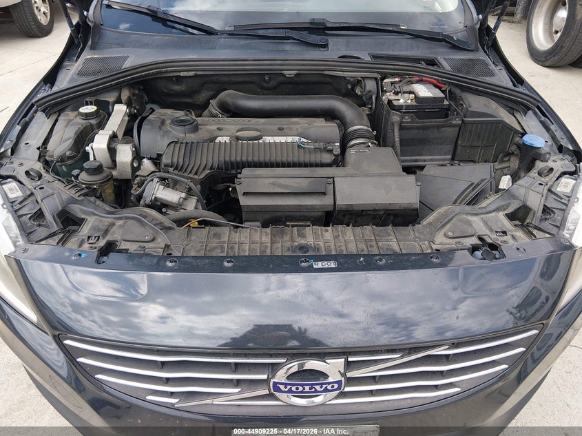 2014 Volvo S60 T5 Platinum VIN: YV1612FS1E2290749 Lot: 44909225