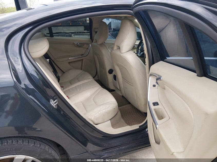 2014 Volvo S60 T5 Platinum VIN: YV1612FS1E2290749 Lot: 44909225