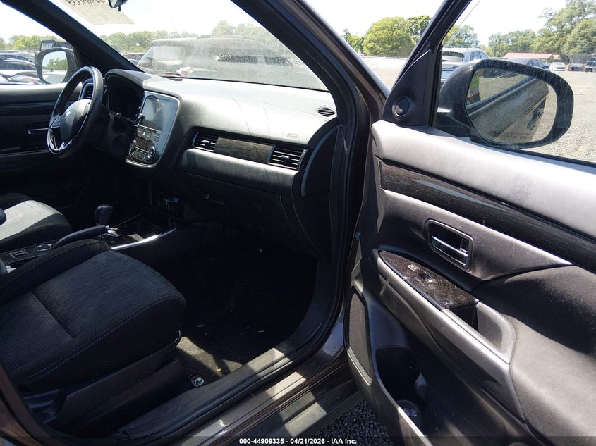 2018 MITSUBISHI OUTLANDER auction photo 5