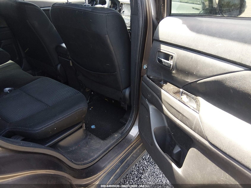 2018 MITSUBISHI OUTLANDER auction photo 8