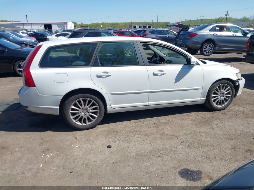 2010 Volvo V50 2.4I VIN: YV1390MW0A2575362 Lot: 44909343