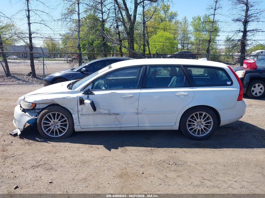2010 Volvo V50 2.4I VIN: YV1390MW0A2575362 Lot: 44909343