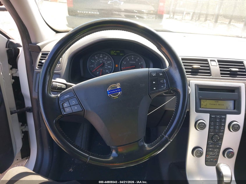 2010 Volvo V50 2.4I VIN: YV1390MW0A2575362 Lot: 44909343