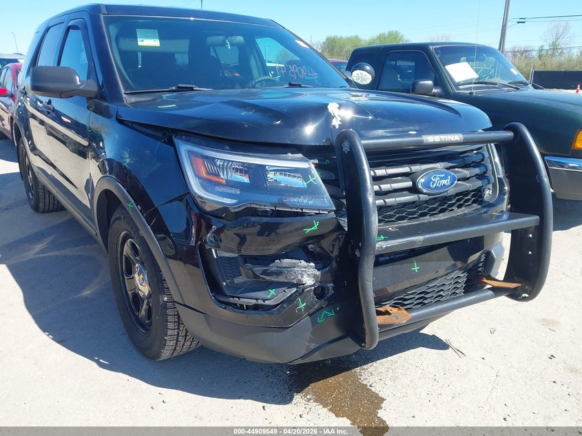 VIN 1FM5K8AR1JGC17265 2018 FORD POLICE INTERCEPTOR UTILITY