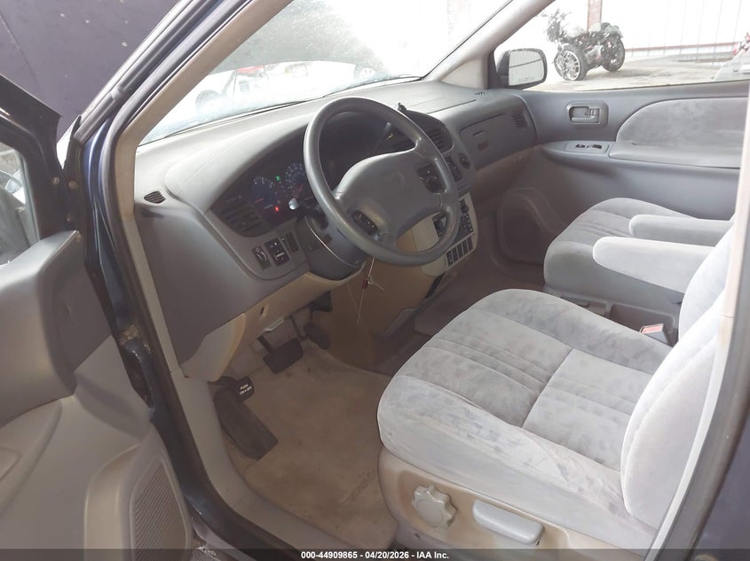 2002 Toyota Sienna Le