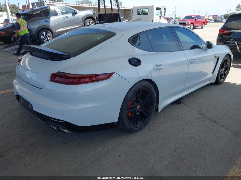 2016 Porsche Panamera S