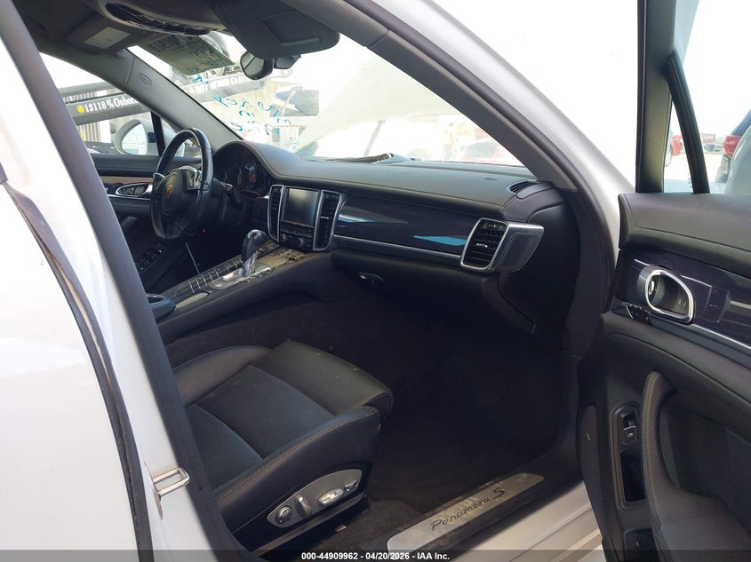 2016 Porsche Panamera S