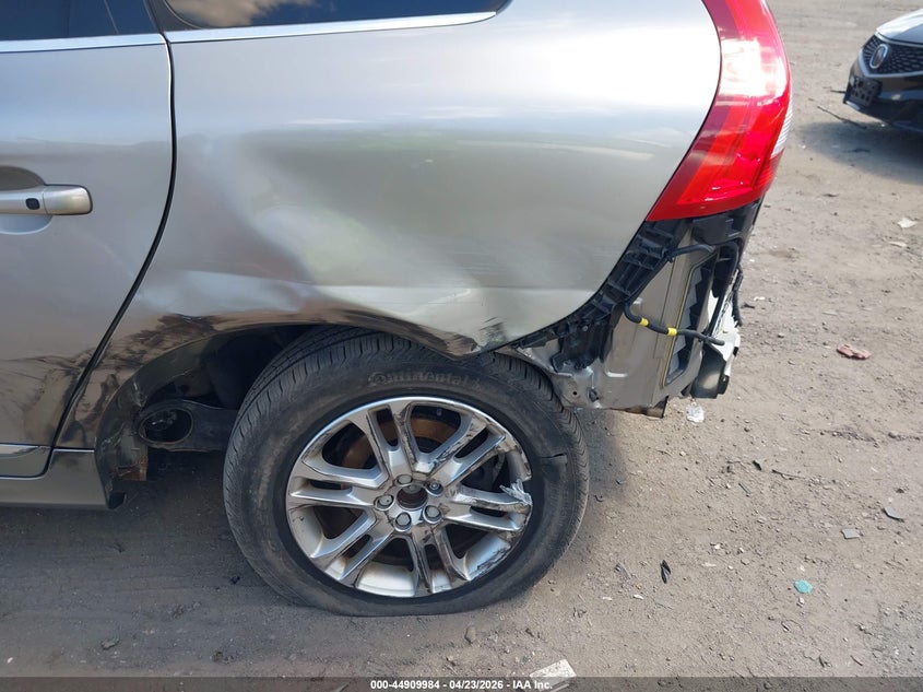 2016 Volvo Xc60 T5 Platinum VIN: YV4612RM9G2808822 Lot: 44909984