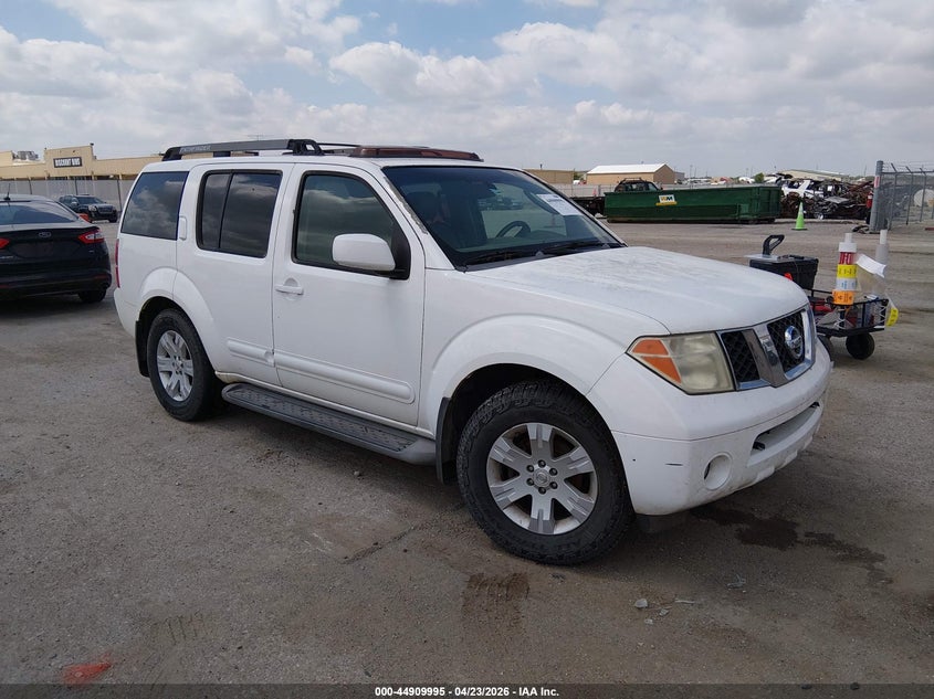 2005 Nissan Pathfinder Le