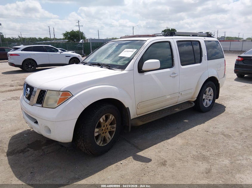 2005 Nissan Pathfinder Le