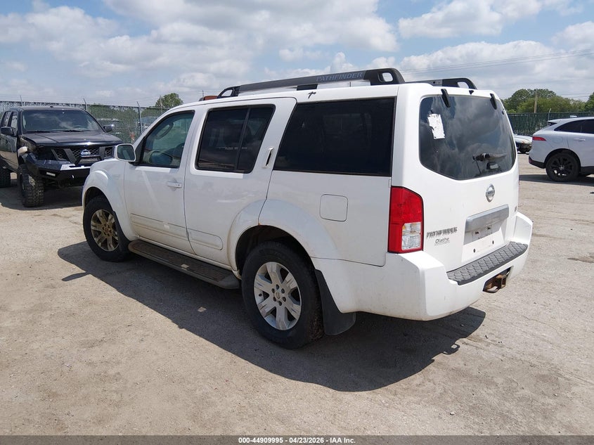 2005 Nissan Pathfinder Le