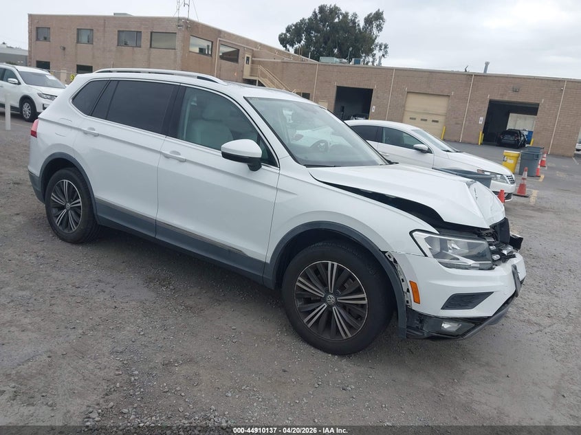 VOLKSWAGEN TIGUAN 2018. Lot# 44910137. VIN 3VV3B7AX0JM032782. Photo 1