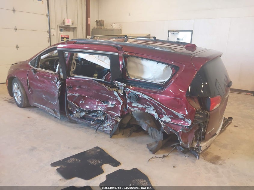 Vin: 2c4rc1eg0hr810823, lot: 45408082, chrysler pacifica touring-l plus 20173