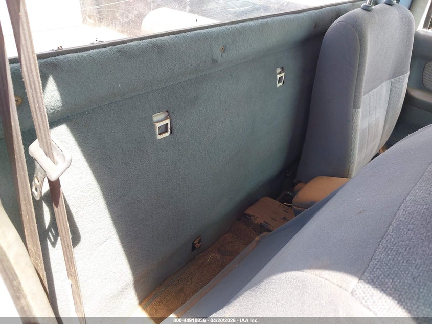 2001 NISSAN FRONTIER auction photo 8