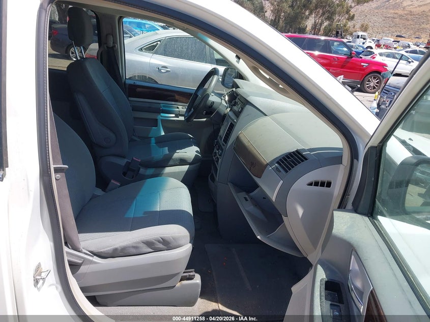 2010 Chrysler Town & Country Touring