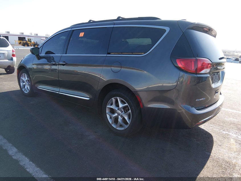 Vin: 2c4rc1bg9hr675751, lot: 45408779, chrysler pacifica touring-l 20173
