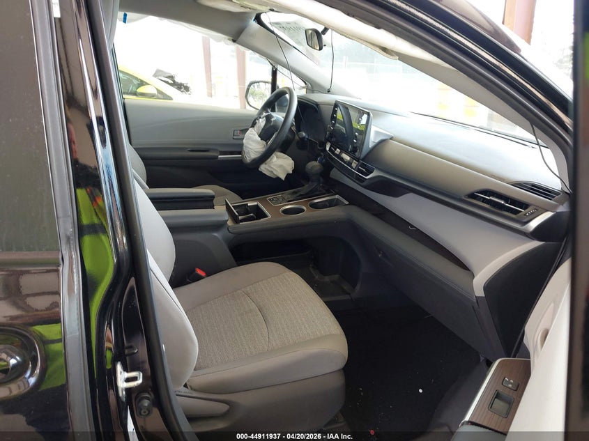 2021 Toyota Sienna Le