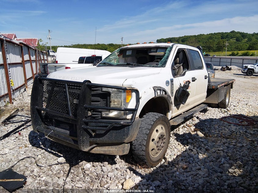 2017 Ford F-550 Chassis Xl 1FD0W5HT2HEE04681 photo 1