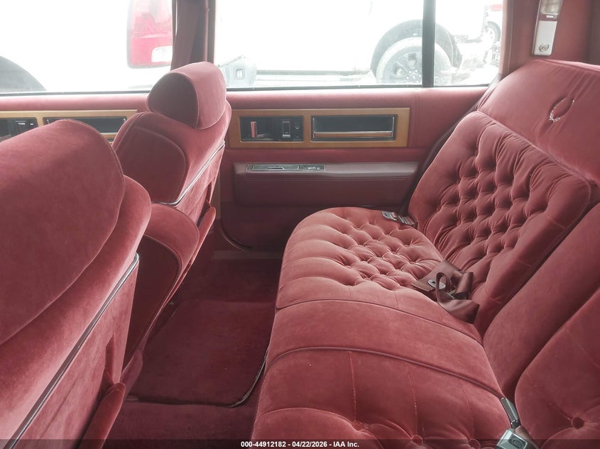 1987 Cadillac Fleetwood Delegance VIN: 1G6CB5183H4286880 Lot: 44912182
