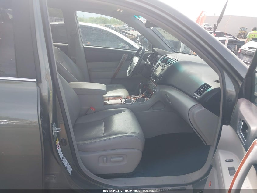 2013 Toyota Highlander Limited V6