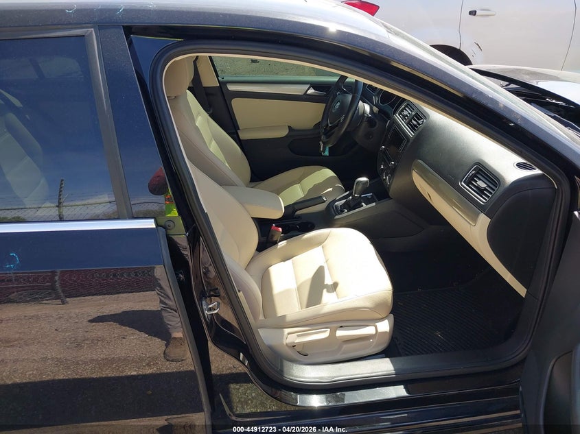2018 VOLKSWAGEN JETTA auction photo 5