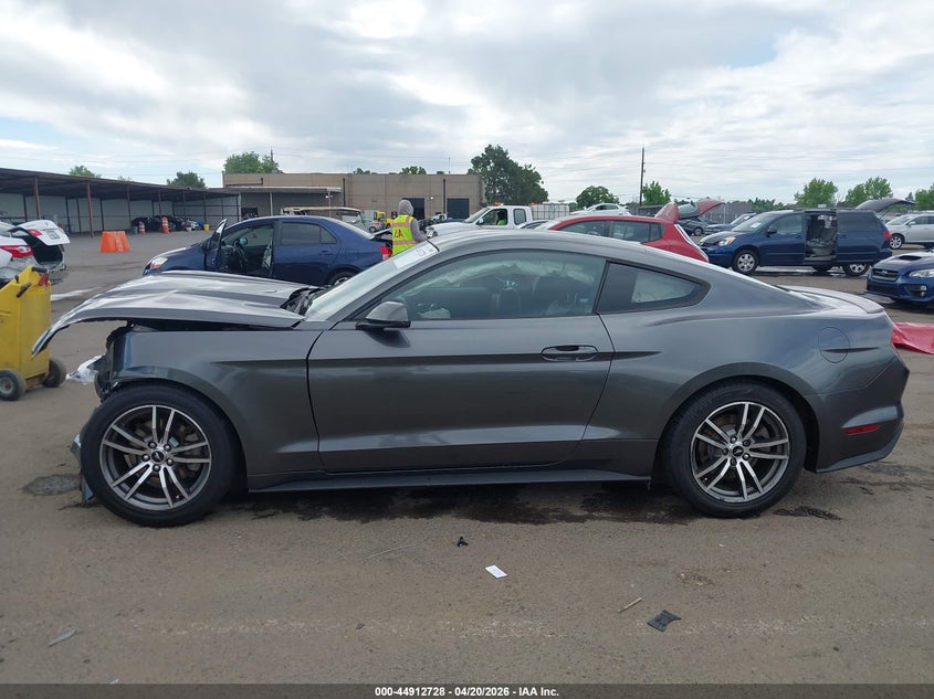 FORD MUSTANG - zdjęcie 15