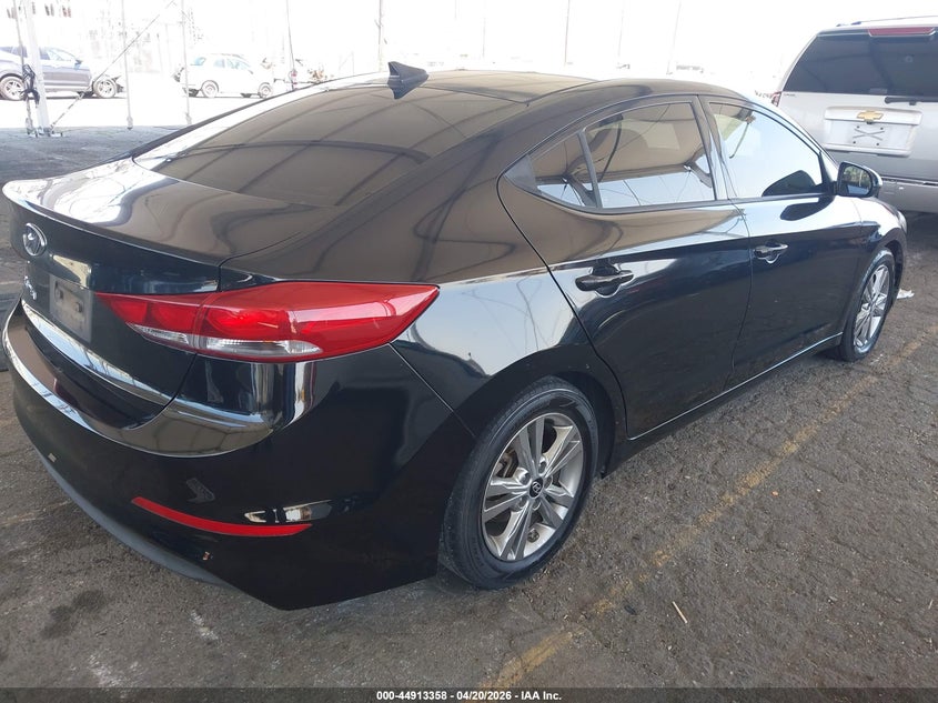 2018 HYUNDAI ELANTRA auction photo 4